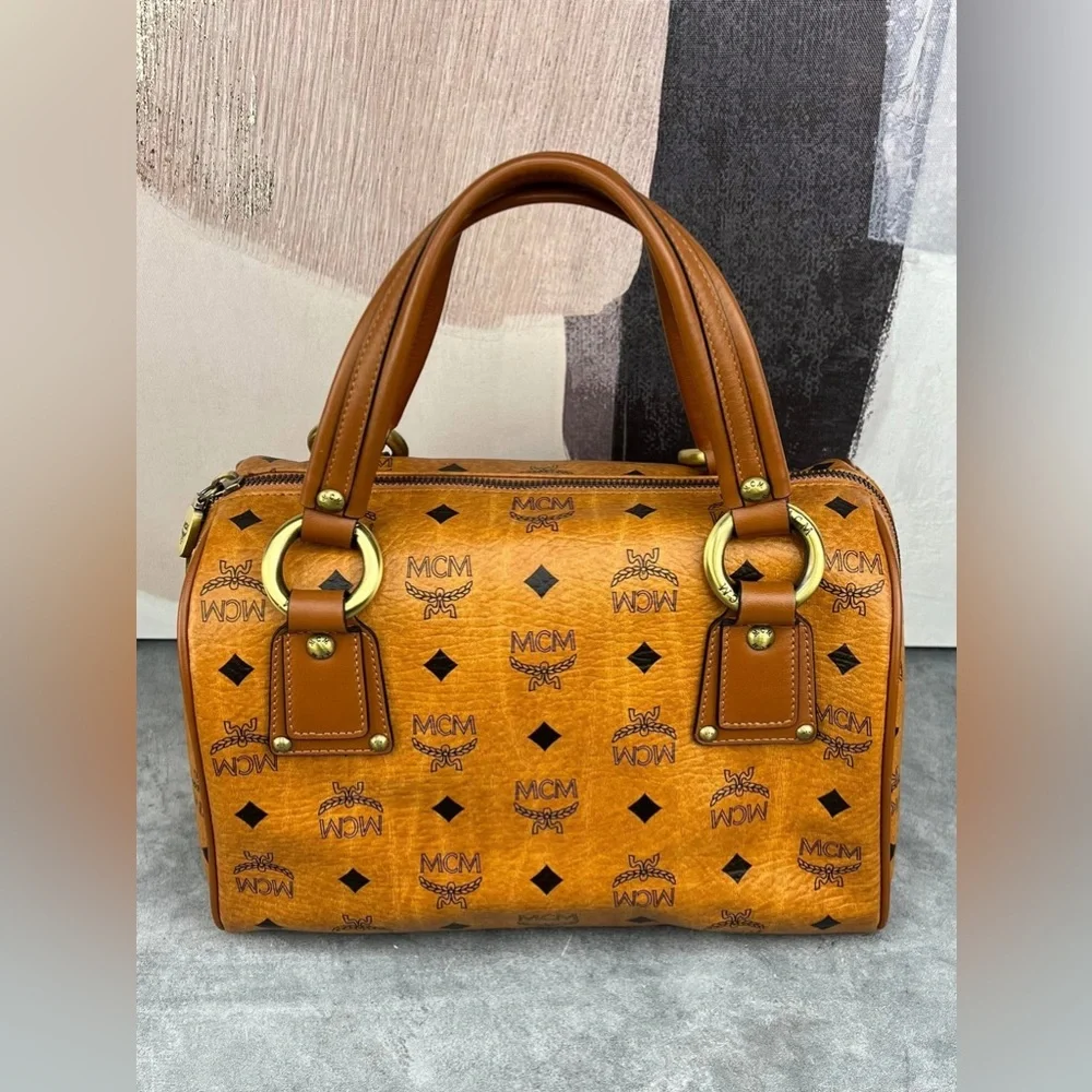 π΅ MCM Boston Arm Bag π΅ - Picture 3 of 16